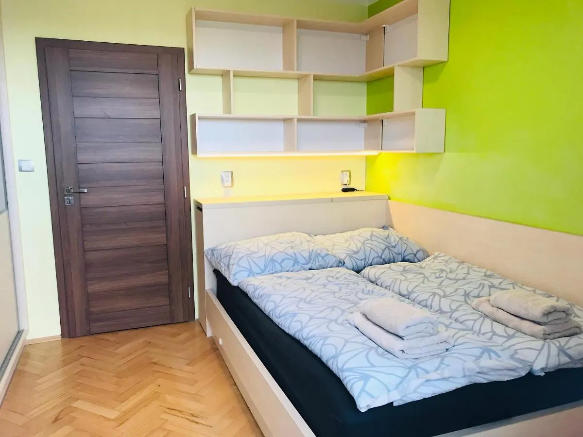 Novy Apartman V Ostrave U Misky S Akvariem A Vyhledem Z Balkonu Na Beskydy Ostrava 0*,  Česká republika