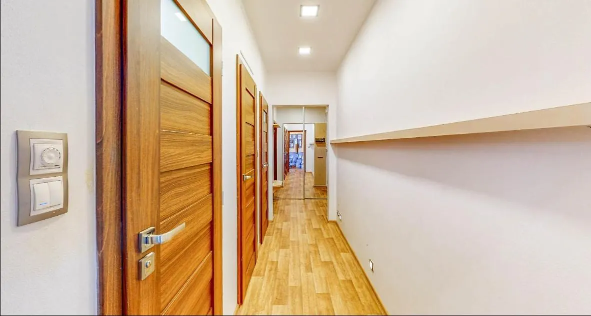 Novy Apartman V Ostrave U Misky S Akvariem A Vyhledem Z Balkonu Na Beskydy Ostrawa