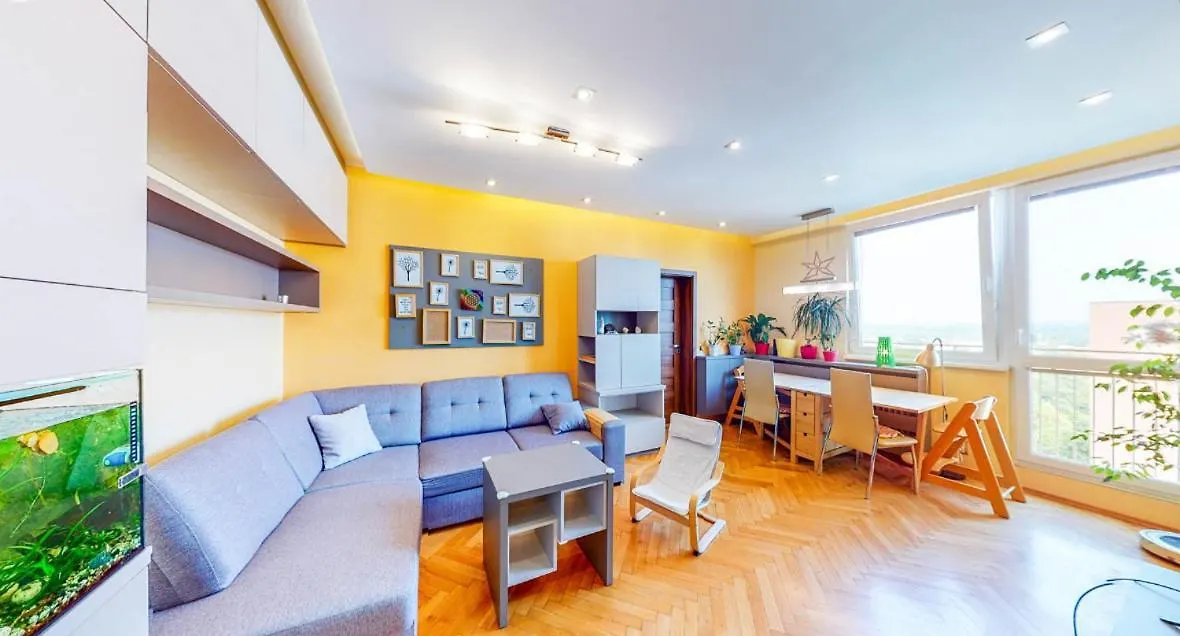 Novy Apartman V Ostrave U Misky S Akvariem A Vyhledem Z Balkonu Na Beskydy Ostrava